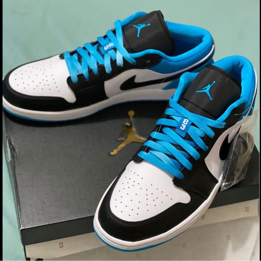 great condition AIR JORDAN low top SE